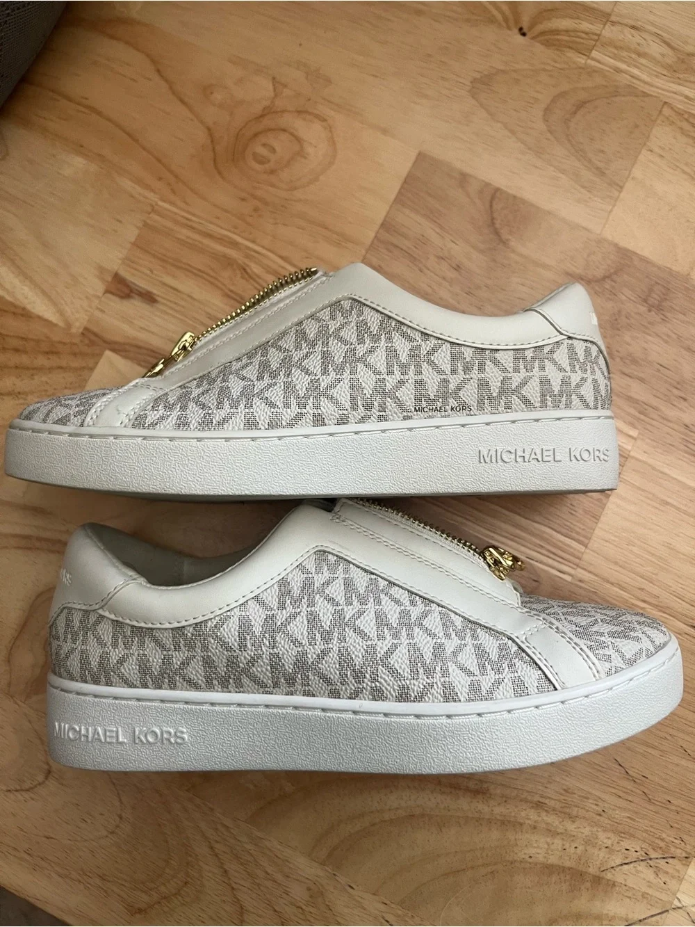 Michael Kors Cream & Beige MK Logo Zip-Front Slip-On Sneakers. Size 5M